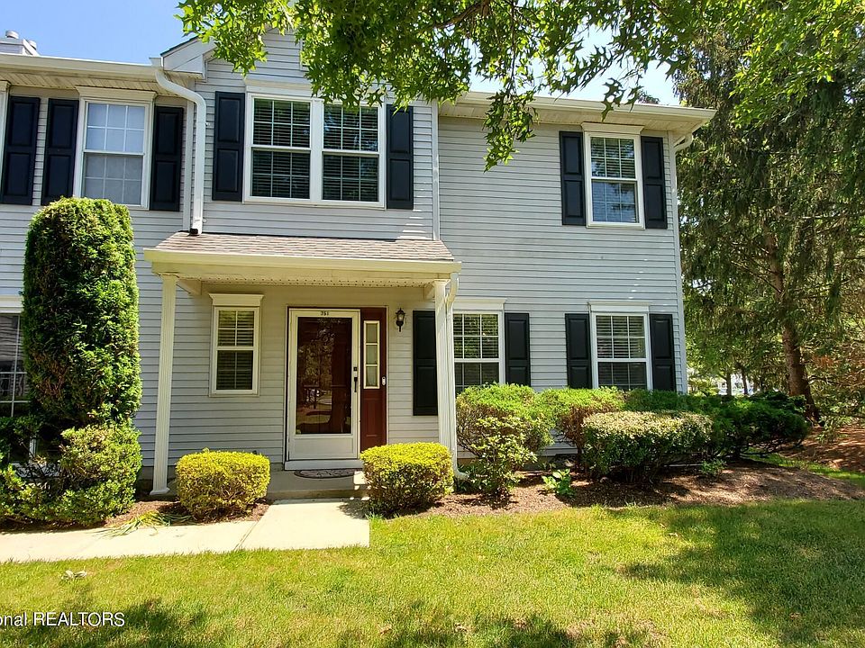 1st image of 751 Banyan Ct