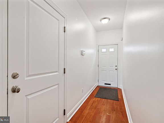 4th image of 635 Dupont St Unit C