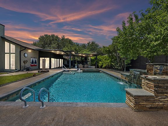 2nd image of 7001 Kingshollow Dr