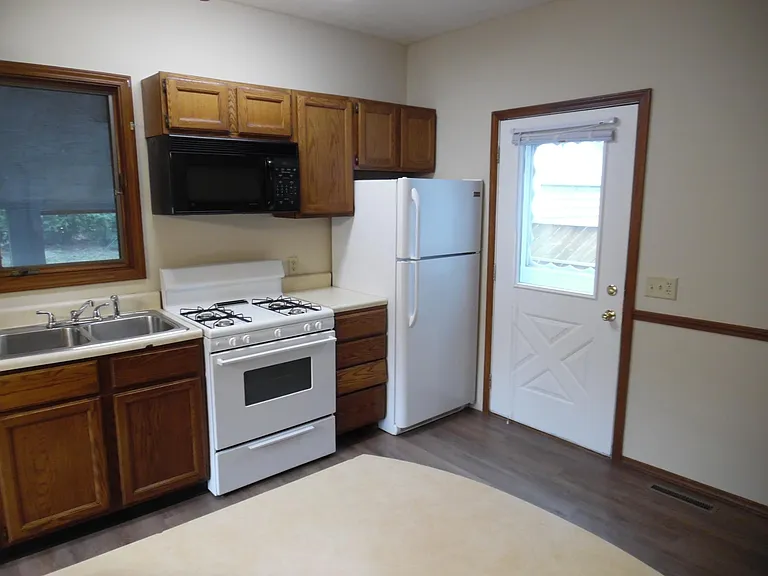 313 E Baker St — Photo 28