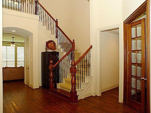 3rd image of 1429 Creekway Dr
