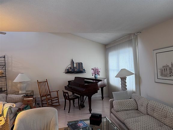 5th image of 109 Patio Dr