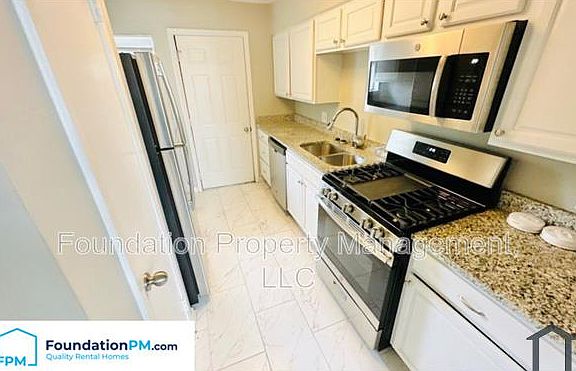 3rd image of 267 Greenlaw Ave APT 8