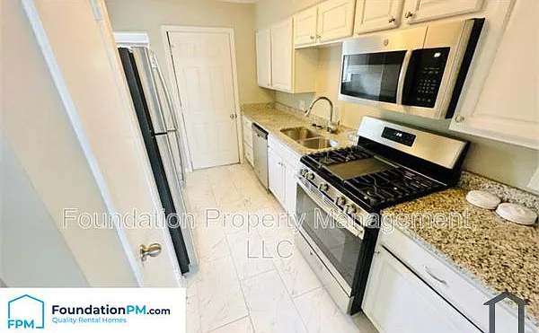 267 Greenlaw Ave #11 — Photo 1