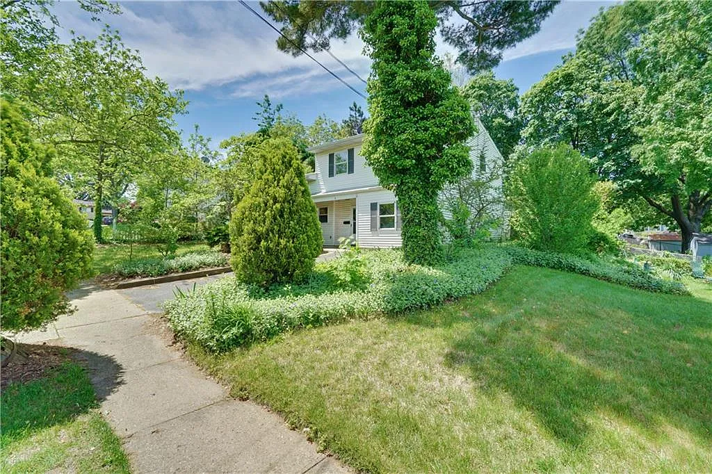 6 Sussex Ct photo 1