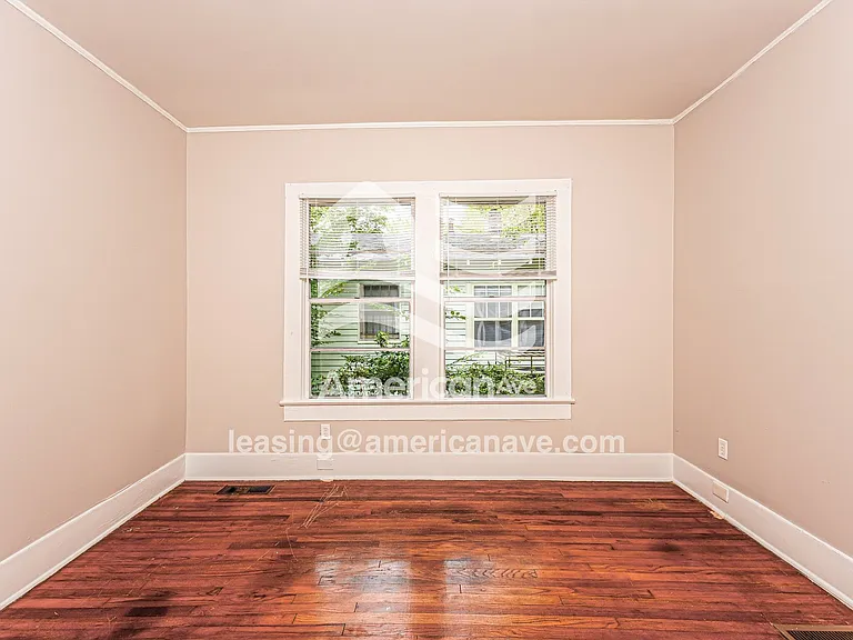 1443306_008_main_bedroom_8.jpg