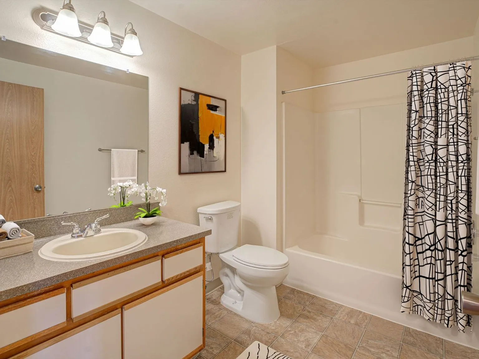 ELLSWORTH SQUARE APARTMENTS — Photo 3