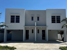 2800 SW 5th St, Miami, FL