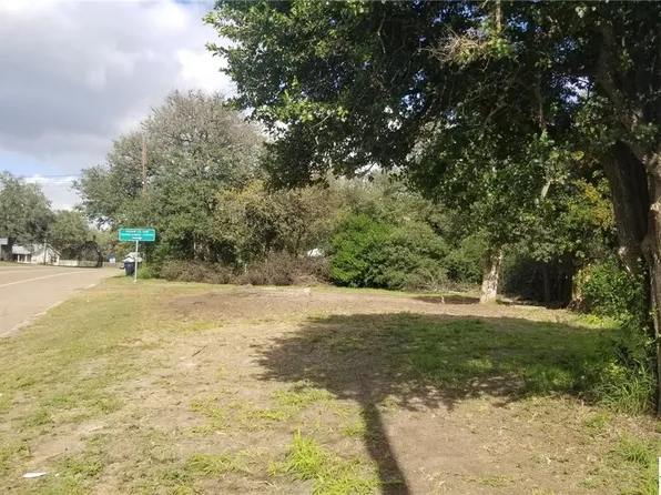 347 S Jefferson St, Goliad, TX 77963