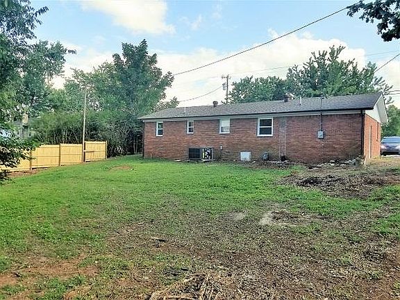 4th image of 216 Couch St