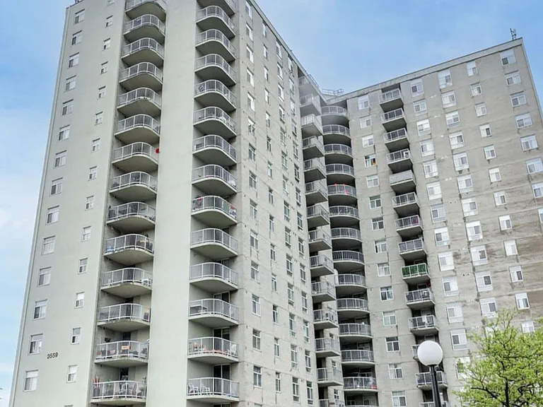 3559 Eglinton Ave W #611 — Photo 1
