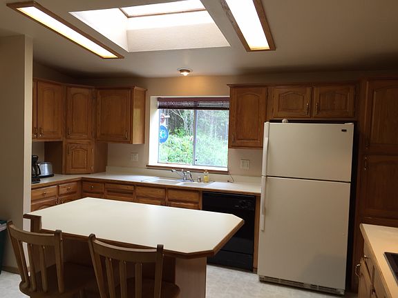 Large, bright kitchen
