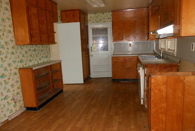 2nd image of 605 Oakview Sq