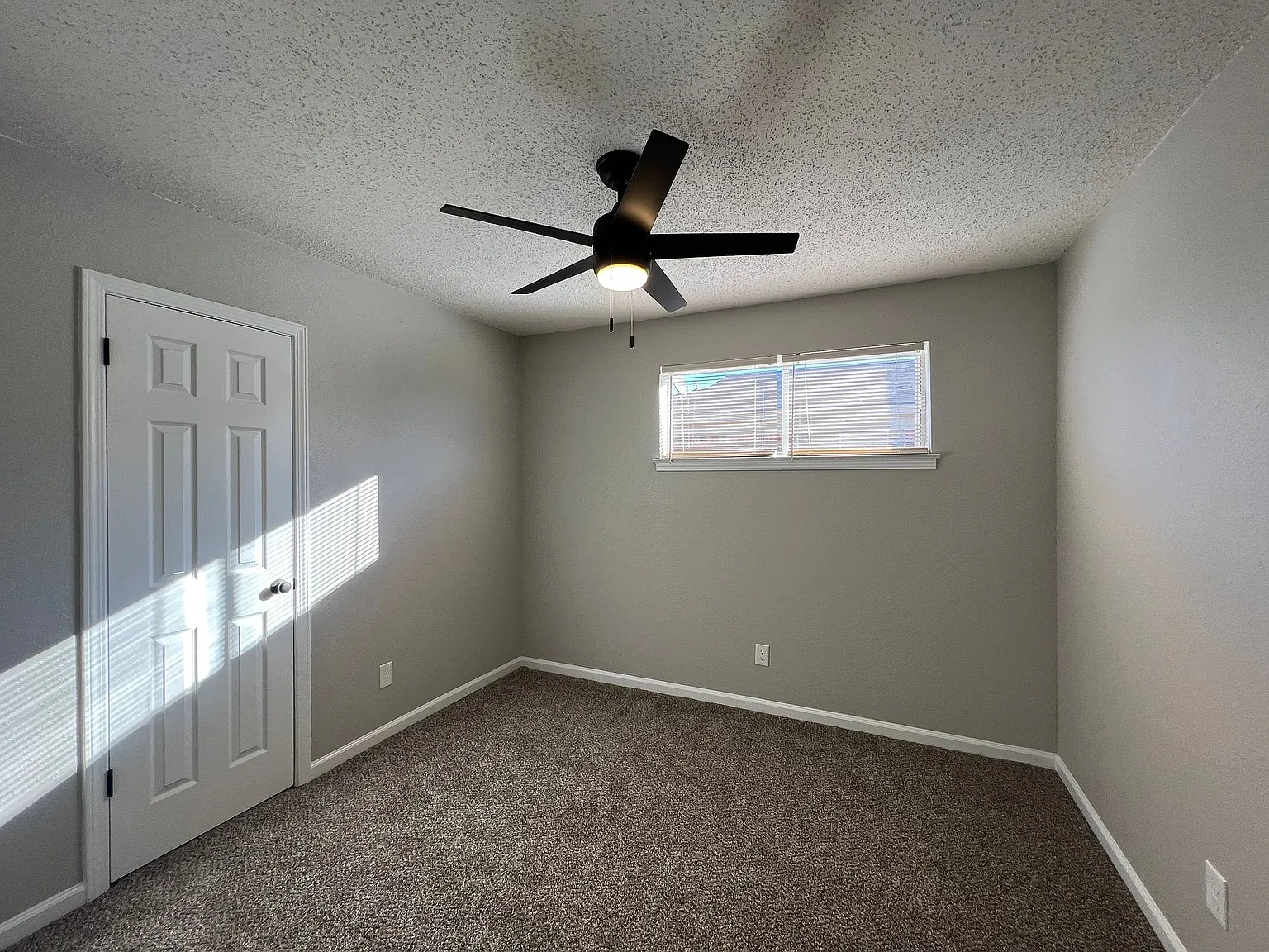 2422 Charjean Cv — Photo 2
