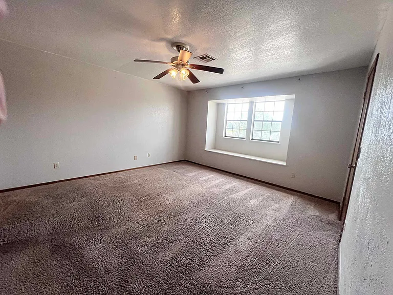 2105 NW 118th Ter — Photo 14