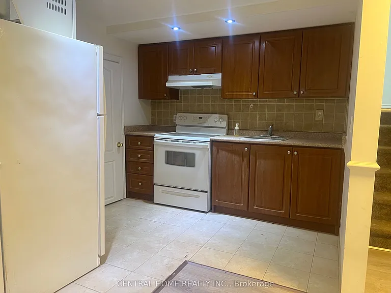 20 Goulding Ave #BASEMENT — Photo 2
