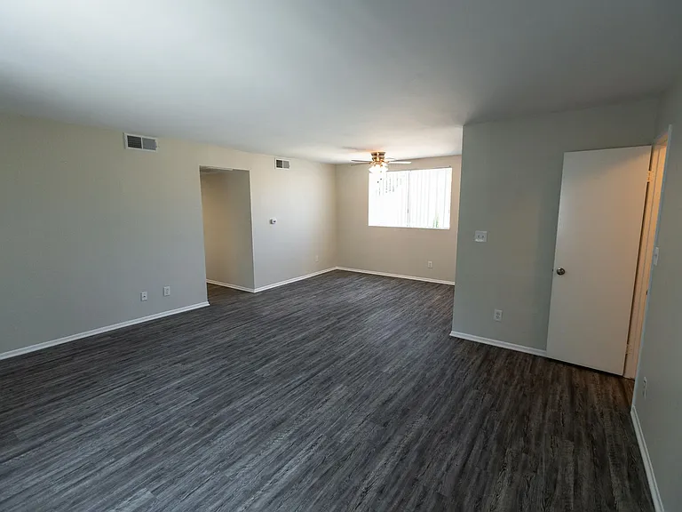 6651 Haskell Ave — Photo 36