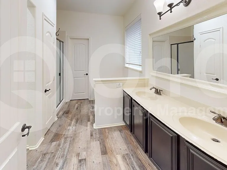 501 Lipizzan Ln — Photo 24
