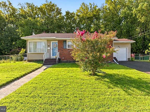 3rd image of 516 Beverly Dr