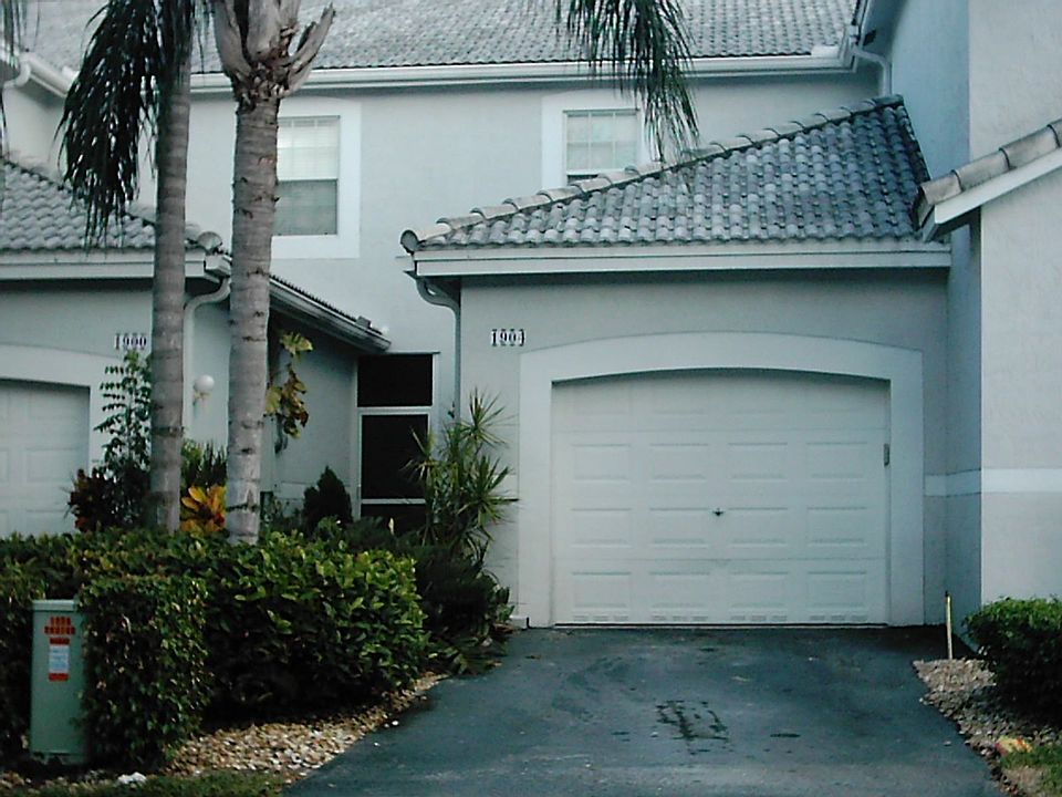 1st image of 1904 Madeira Dr
