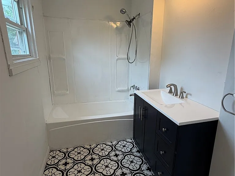 467 Reno St — Photo 11