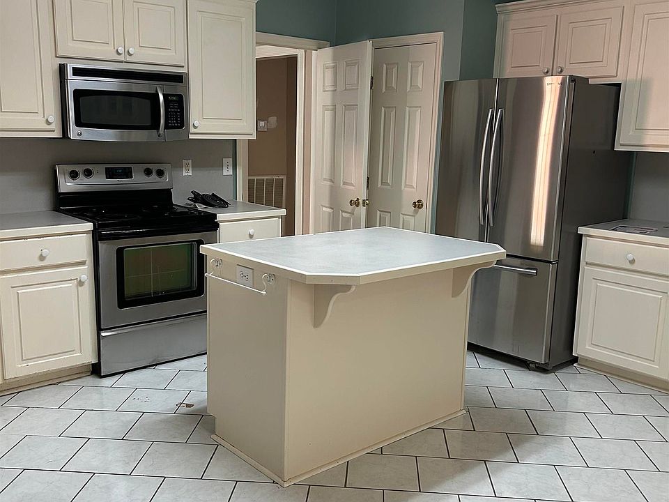 2nd image of 743 Ridge Way Cir