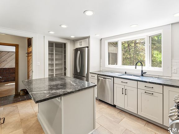 4th image of 19 Farrell Road
