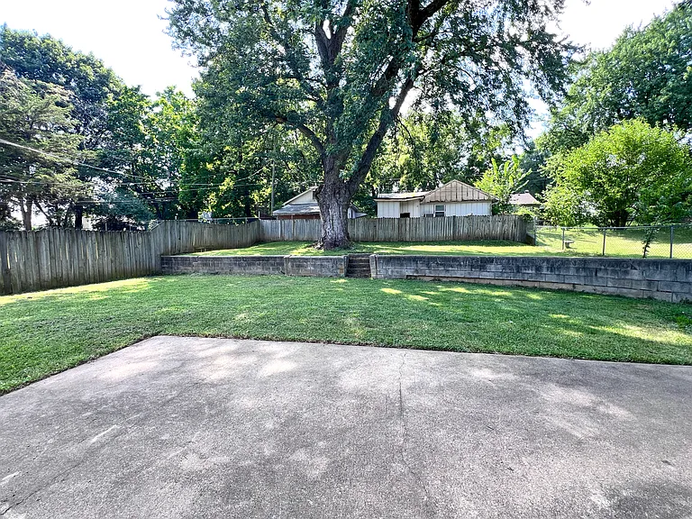 8226 McGee St — Photo 19