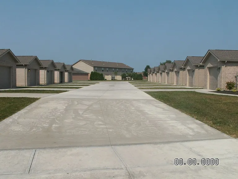 2240 Morning Glory Cir — Photo 33
