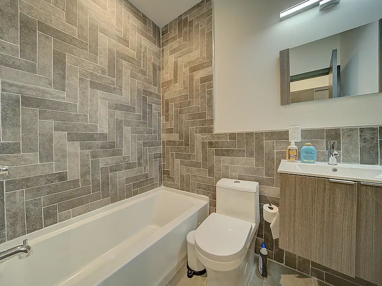 44 N 40th St — Photo 14