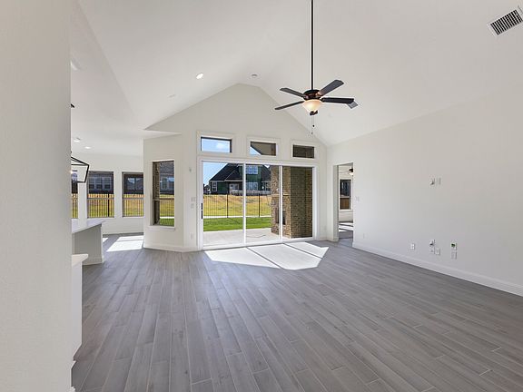 4th image of 2320 Bottlebrush Dr