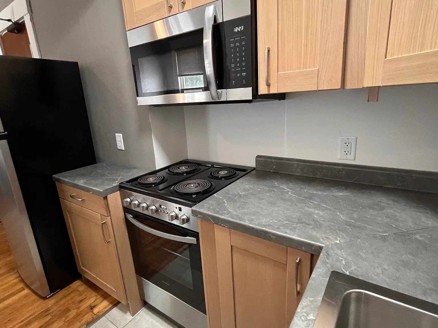 1 bed, 350 sqft, $1,000 — Photo 2