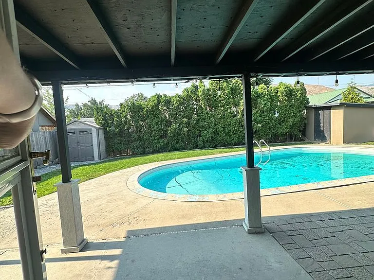 709 Schons Pl — Photo 22