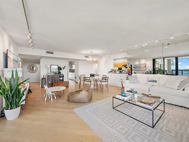 2575 S Bayshore Dr #11B — Photo 4