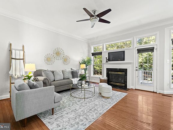 4th image of 222 Shadow Glen Ct