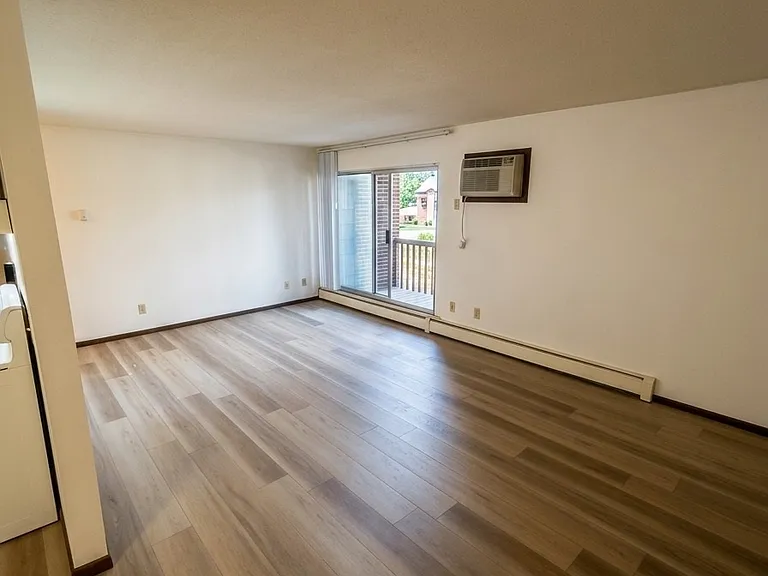 Hazelwood Apartments — Photo 9