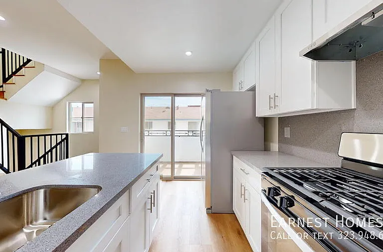 310 N 3rd St #B — Photo 11