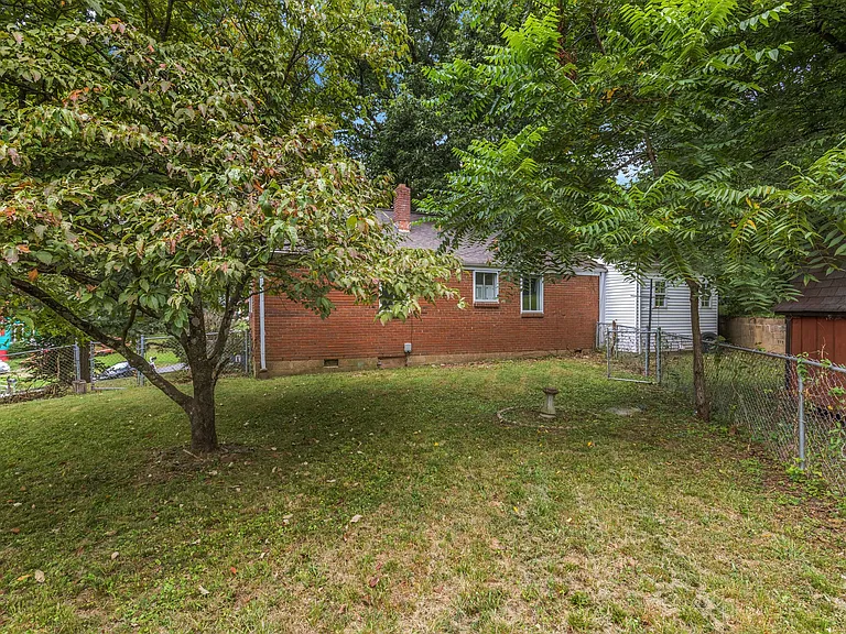 1301 Mercury Dr — Photo 27