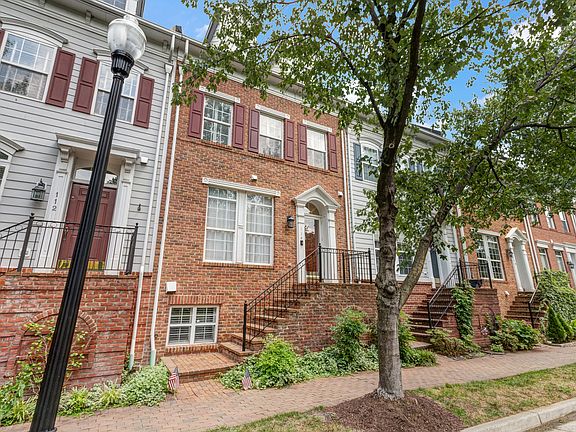 2nd image of 114 Cameron Station Blvd #1