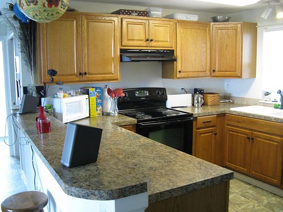4th image of 1180 NE Broadway St