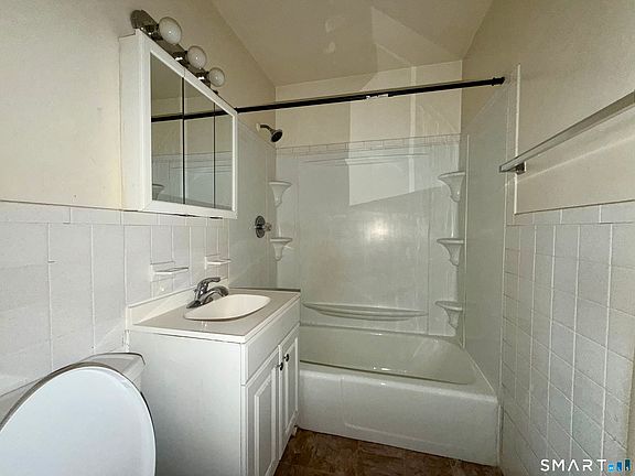 5th image of 155 Wayne St APT 6