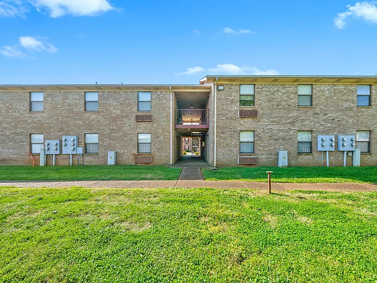 100 Laurel Cove Dr #24 — Photo 11