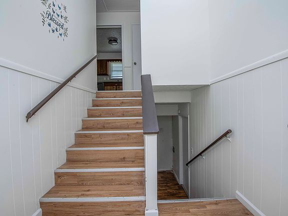 2nd image of 805 Goldfinch Ave