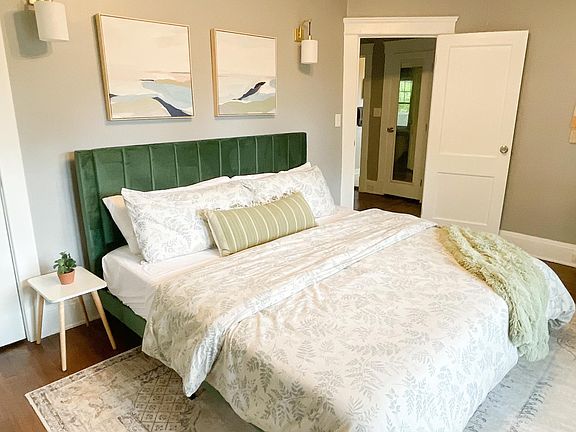 Unwind and relax in this beautifully decorated Master bedroom, furnished with King size bed and Roku TV