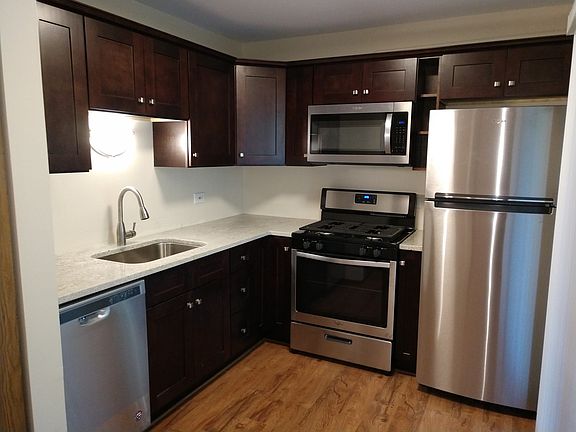 3rd image of 15 Gant Cir #C