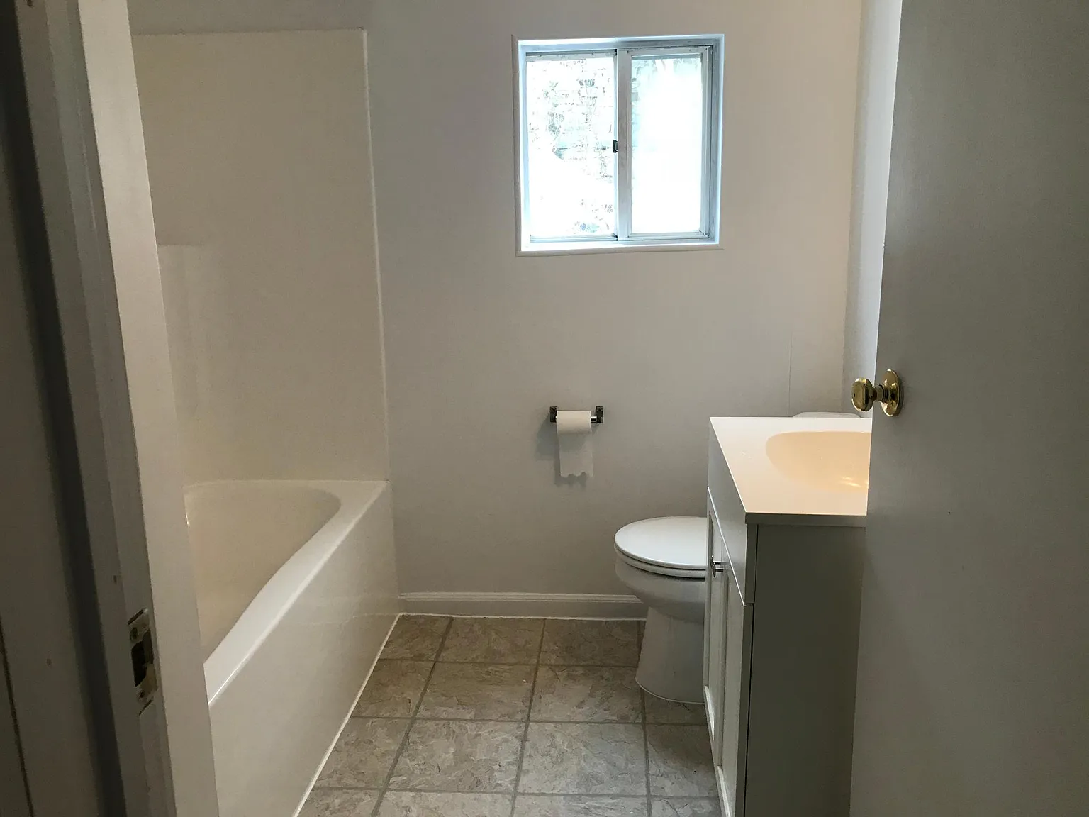 3 bed, 2000 sqft, $1,350 — Photo 1