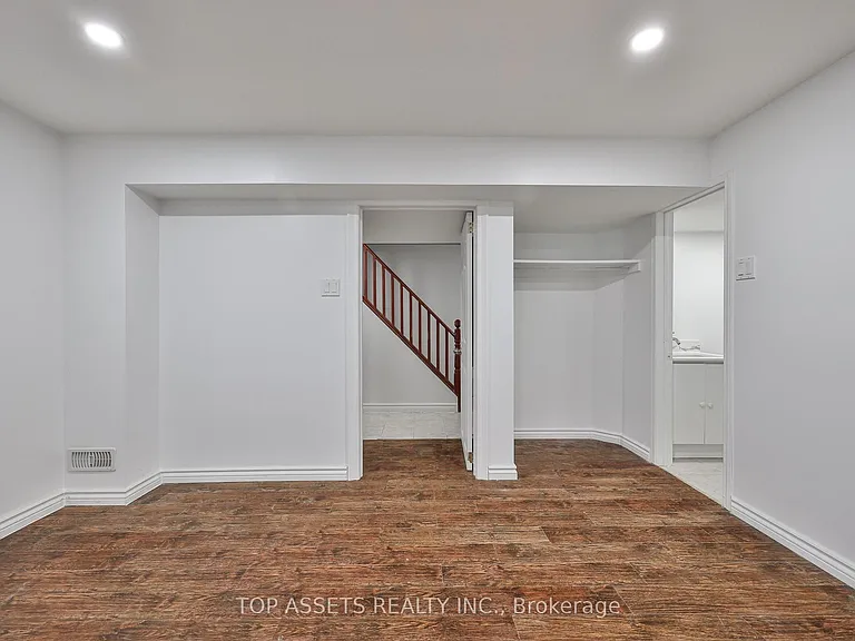 178 Royal Orchard Blvd #BASEMENT — Photo 13