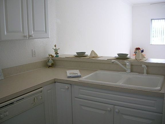 5th image of 341 Ocean Park Ln