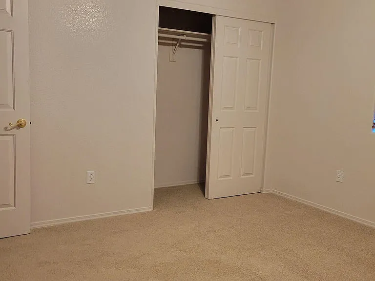 1707 E Woodchuck Ln — Photo 18