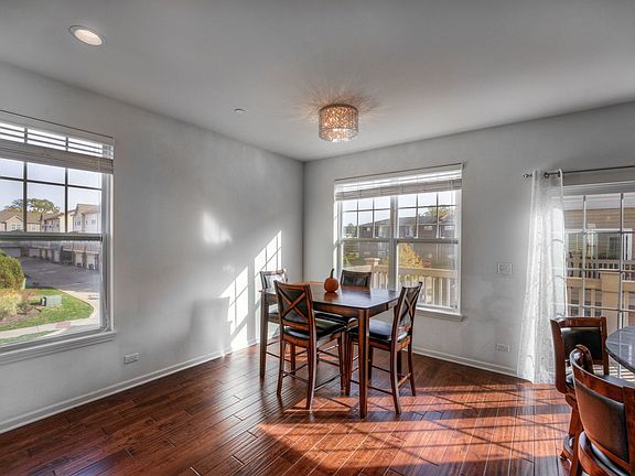 4th image of 308 Wildflower St